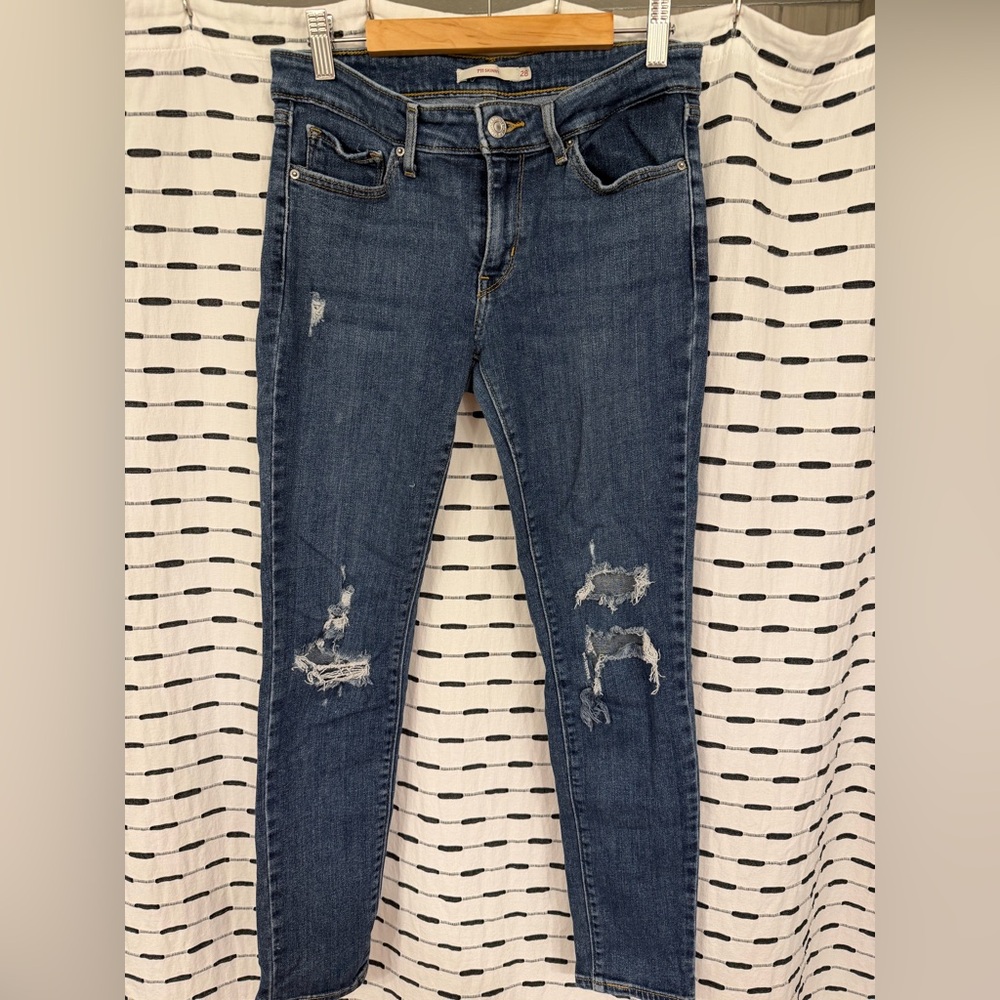 EUC Levis 711 Skinny Sz 28